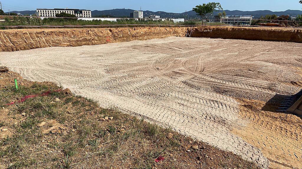 Nuevas oficinas i aparcamiento Top Cable en Rubí.