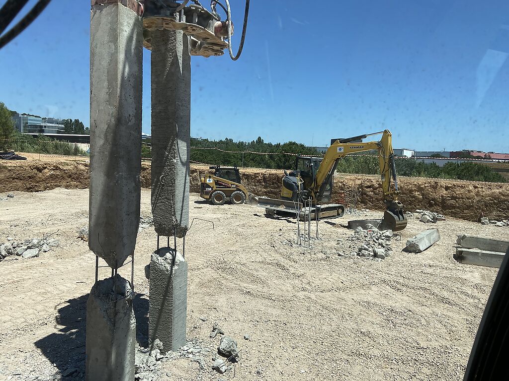 Nuevas oficinas i aparcamiento Top Cable en Rubí.